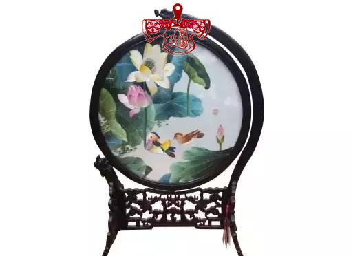 鴛鴦荷花：寓意雙宿雙棲、和和美美，作為祝福又有天成佳偶、白頭偕老的意思。