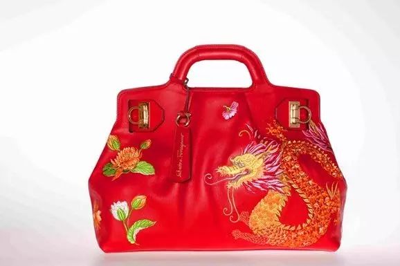 皮革刺繡會(huì)帶來怎么的效果？