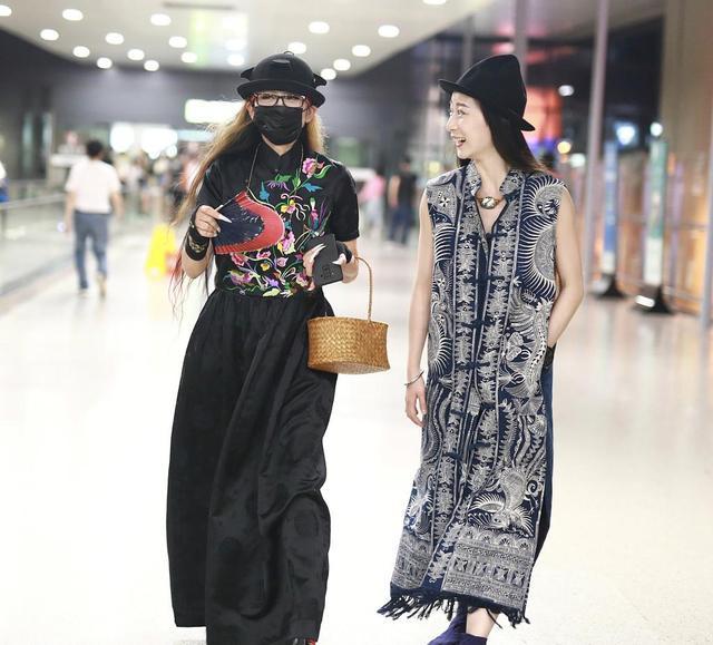 楊麗萍一件民族風(fēng)湘繡長(zhǎng)裙超凡脫俗