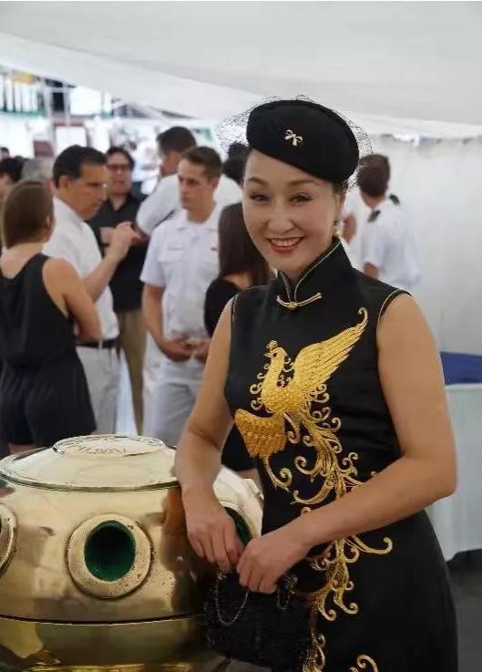 優(yōu)雅真絲手繡旗袍盡顯精致女人味兒！